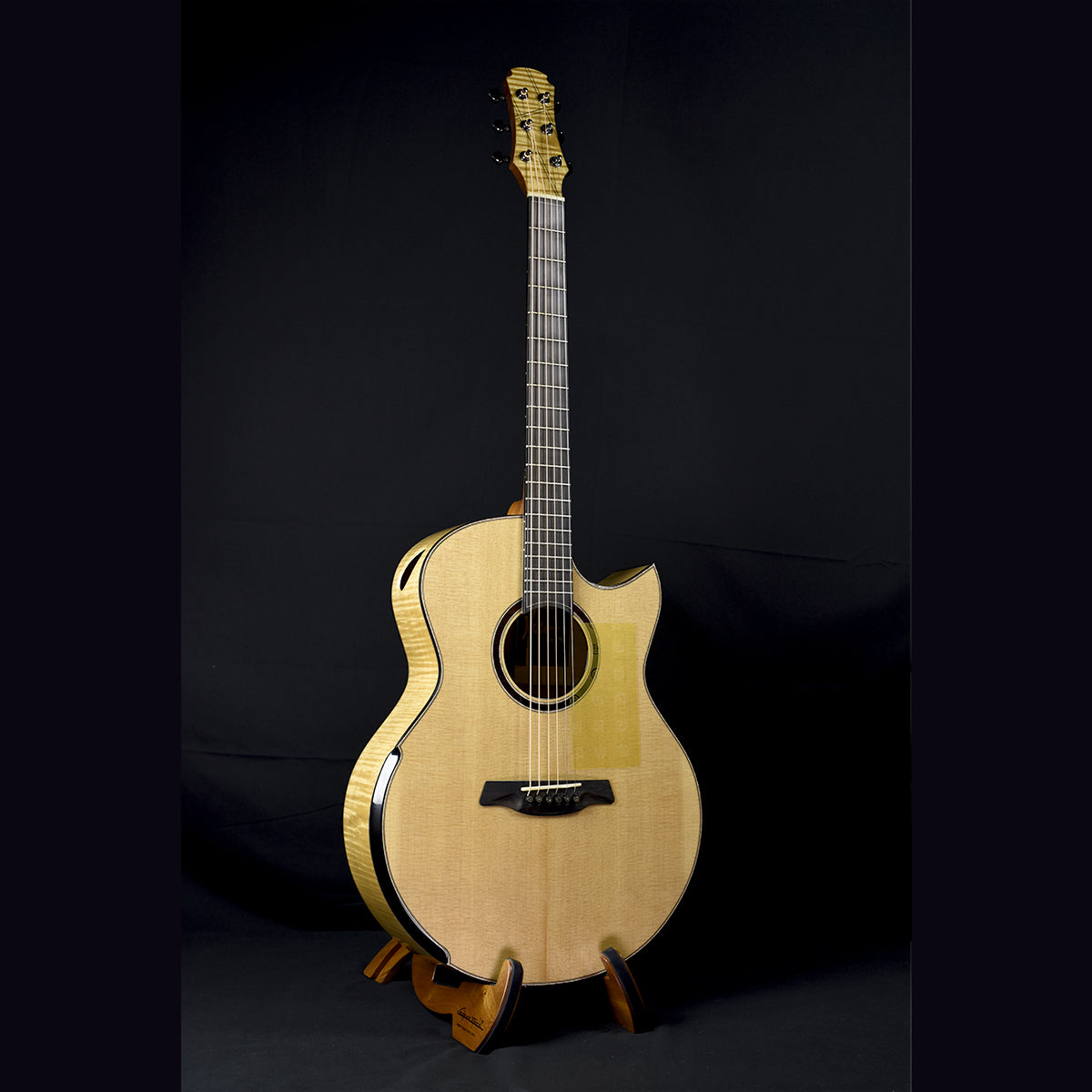 Black Label | SJ Sitka Spruce Flamed Maple